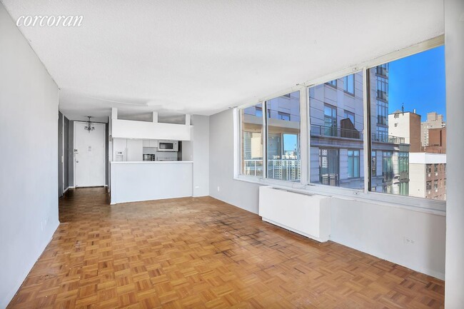 Building Photo - 404 E 79th St