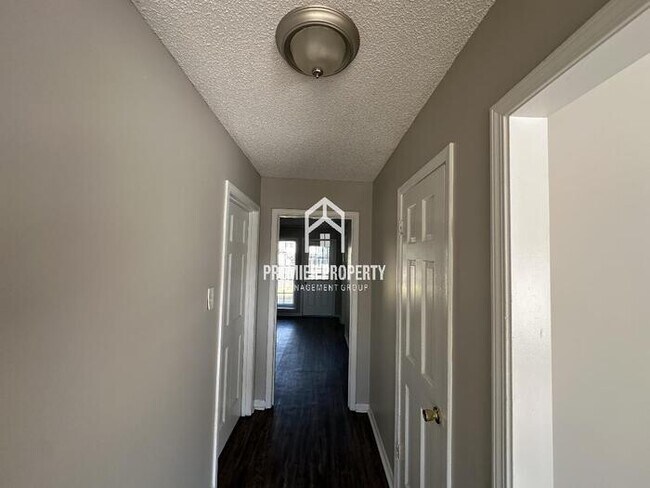 Building Photo - 6104 Fox Ridge Dr