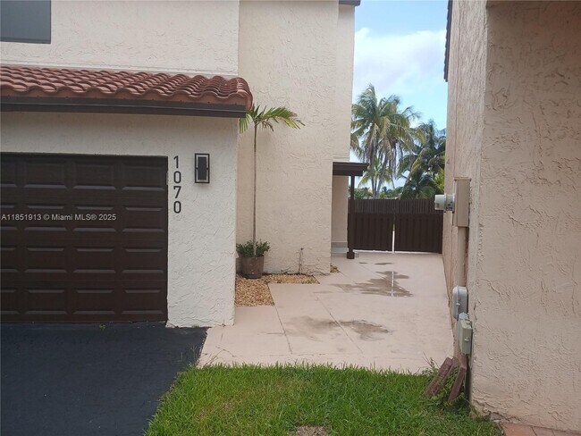Foto del edificio - 1070 SW 135th Pl