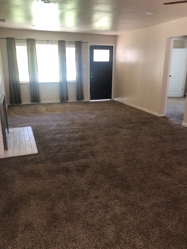 Building Photo - 3413 Club Ln