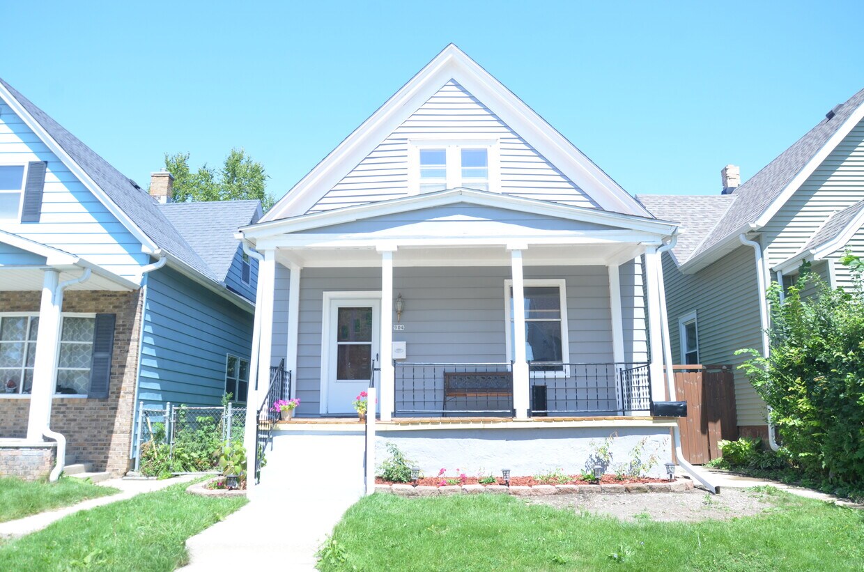 904 Monroe Ave, South Milwaukee, WI 53172 House for Rent in South
