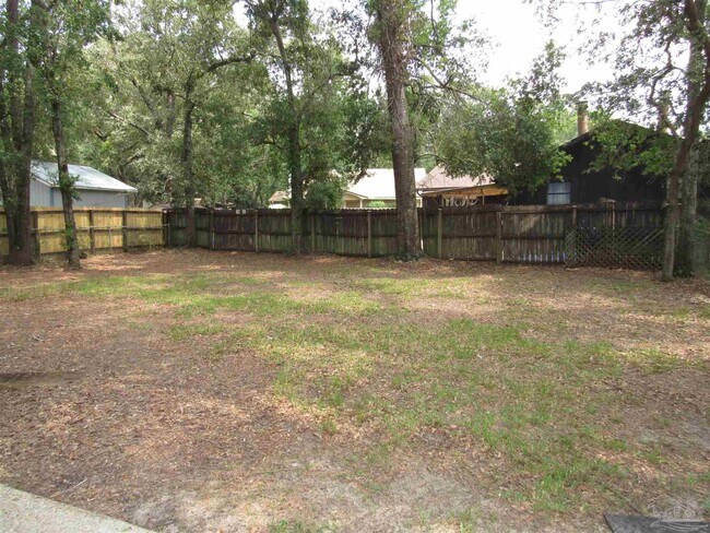 Foto del edificio - 7804 Oak Forest Dr