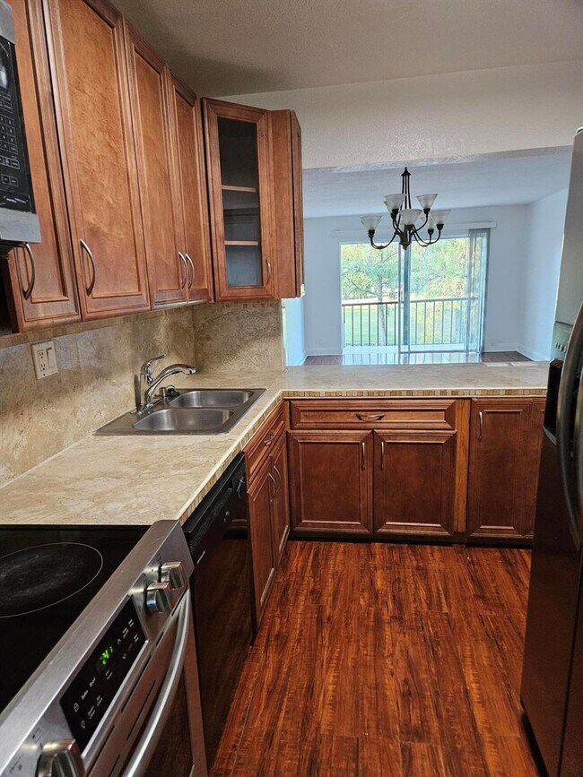 Building Photo - 8000 Colony Cir S