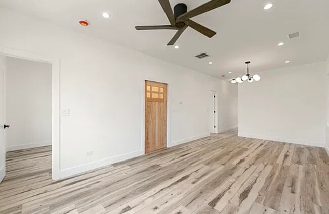 Building Photo - 2913 W 38th St