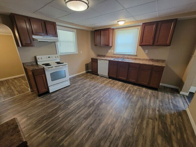 Foto del edificio - 750 Ross Ave 4BR/1.5BA (Hamilton)