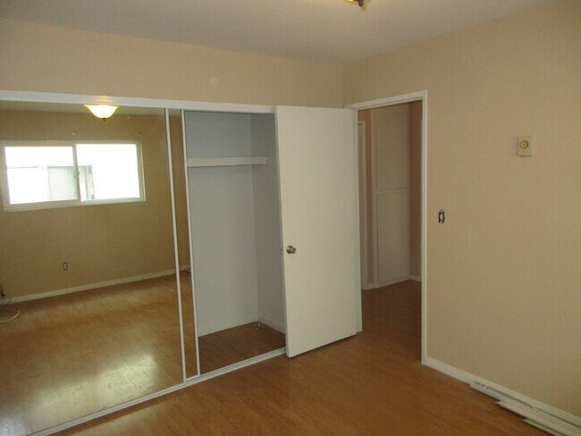 Building Photo - 4118 Hathaway Ave