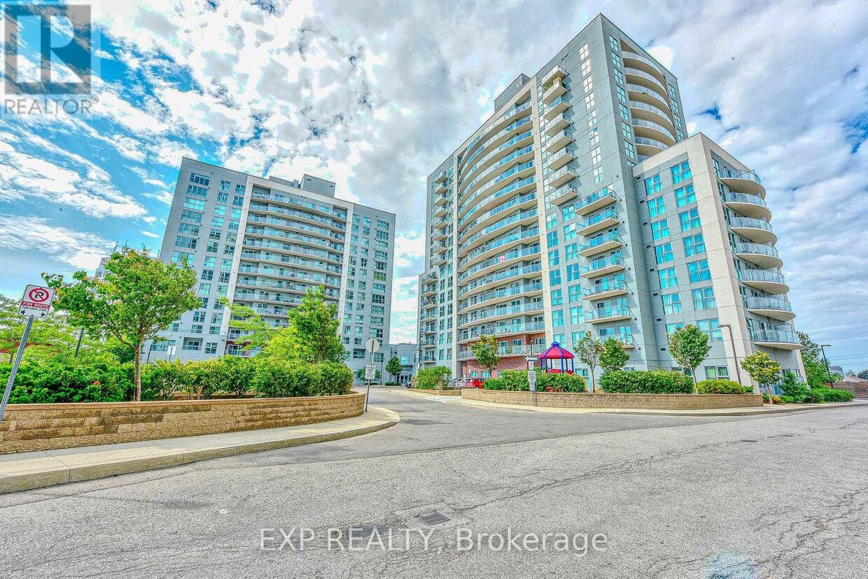 Primary Photo - 2152-2152 Lawrence Ave E