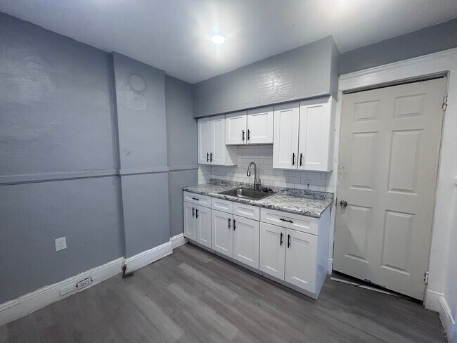 Building Photo - 12206 Locke Ave