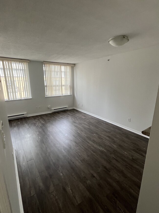 Building Photo - 1278 Granville St