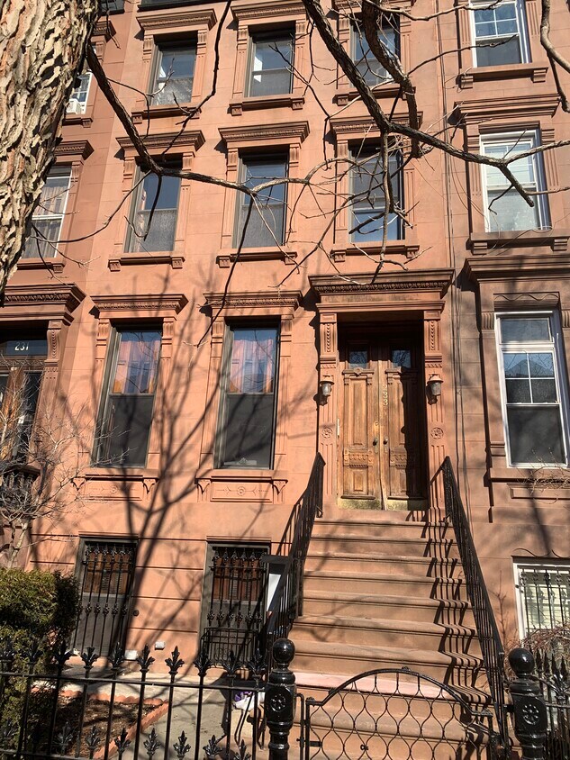 Primary Photo - 233 Jefferson Ave