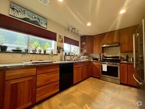 Building Photo - 3613 Sequoia Ln