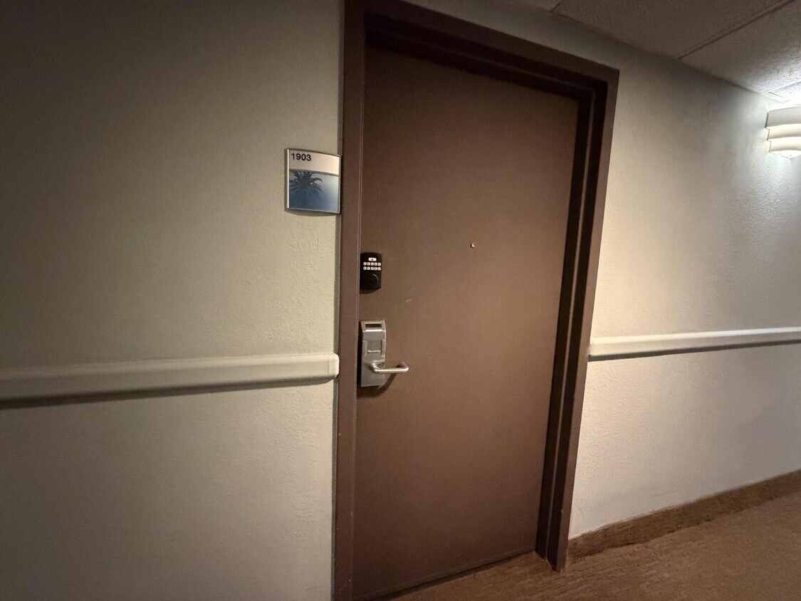 Foto principal - "Spacious 2-Bed, 2-Bath Condo Retreat in the Heart of Orlando!"