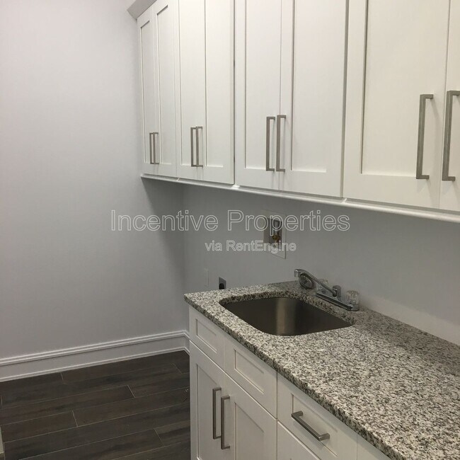 Foto del edificio - 109 E Evans St