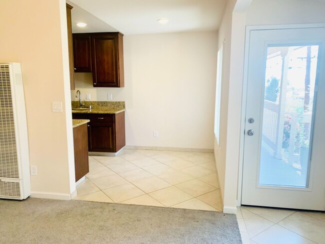 Building Photo - 1BD/1BA Apartment - CENTRALLY LOCATED IN M...