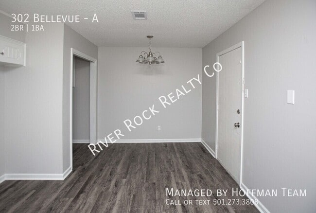 Building Photo - 302 Bellevue-A