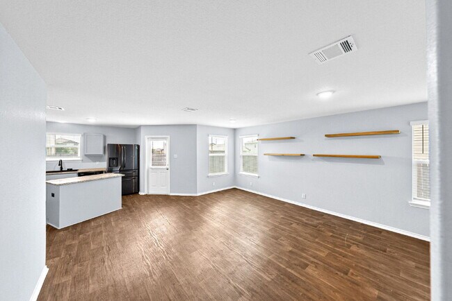 Foto del edificio - Everyday Living Feels Elevated in This Stylish One Story Home