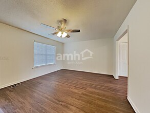 Building Photo - 914 Lucky Cir