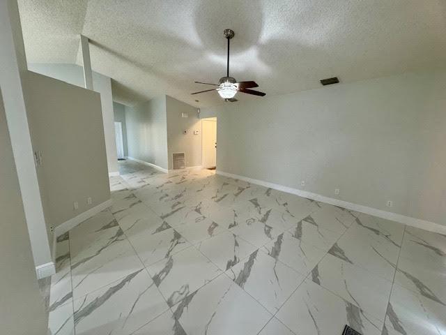 Foto del edificio - 1255 Waterway Cove Dr