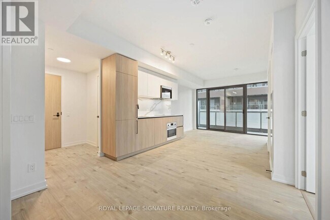 Building Photo - 33 Parliament St