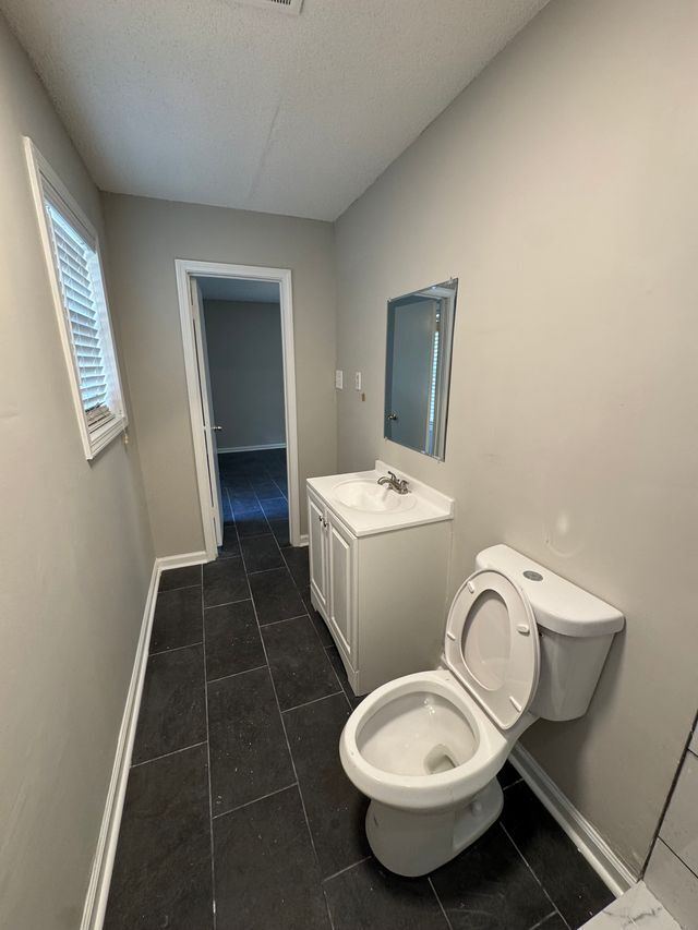 Foto del edificio - 7381 Isherwood Rd
