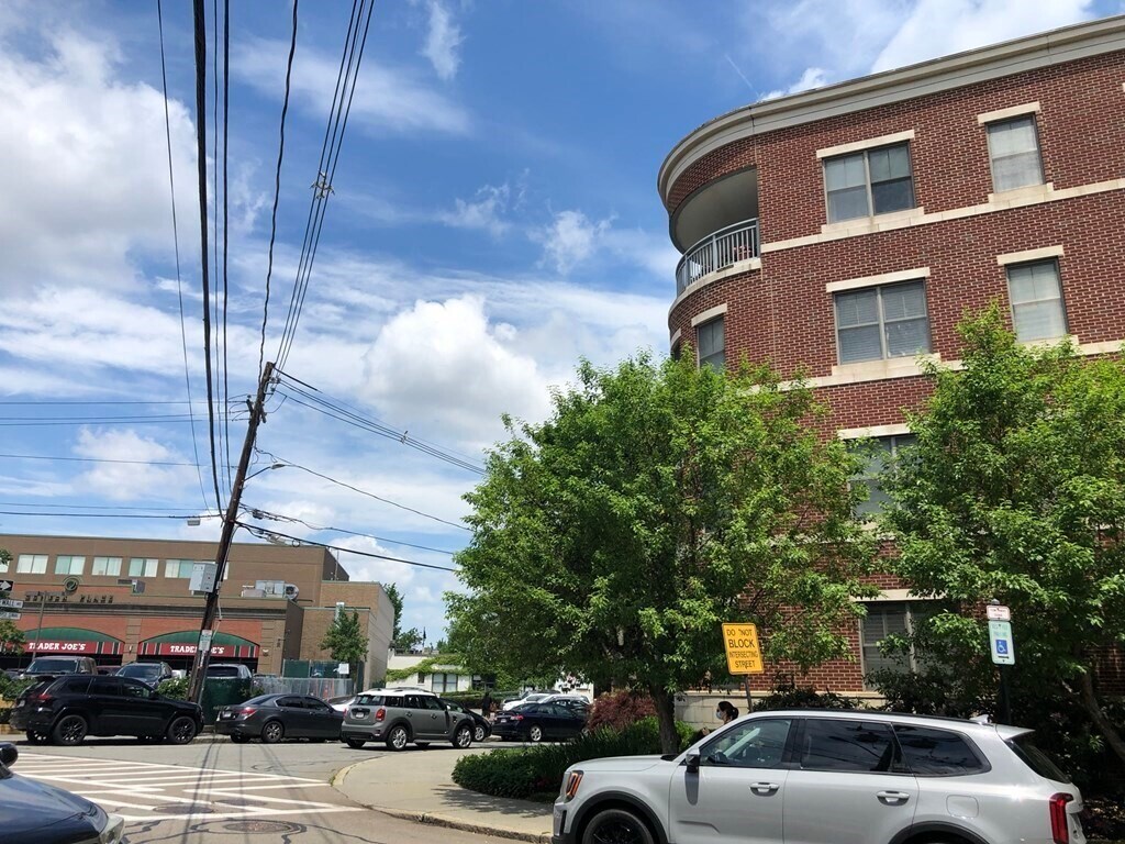 Building Photo - 30 Longwood Ave