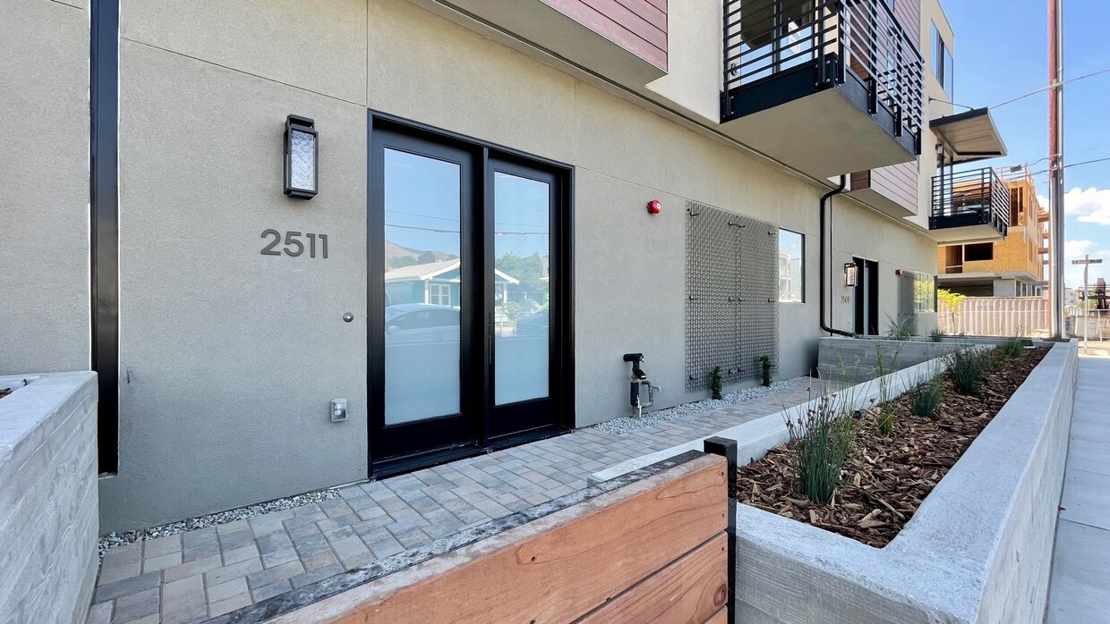 Primary Photo - Newer Construction Luxury Townhouse near D...
