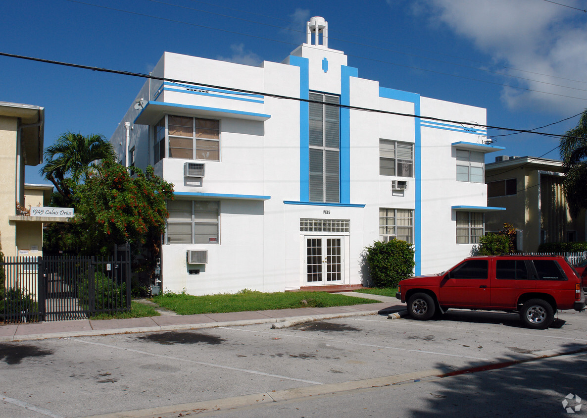 Foto principal - 1935 Calais Dr