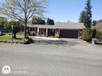 Foto principal - 2 br, 2 bath House - 11312 17th Ave E