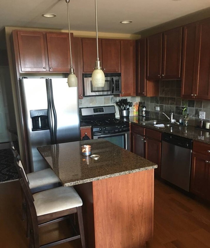 Foto principal - 828 W Grace St