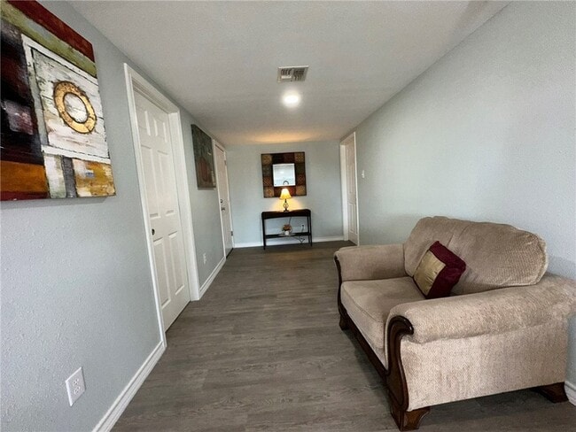 Foto del edificio - 201 Volpe Cir