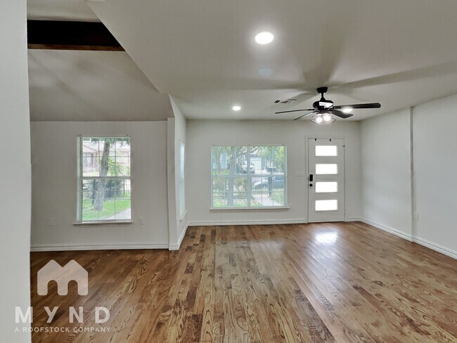 Building Photo - 3622 Texas Dr