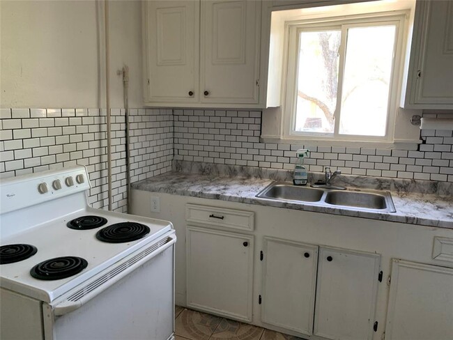 Building Photo - 4445 Rusk St