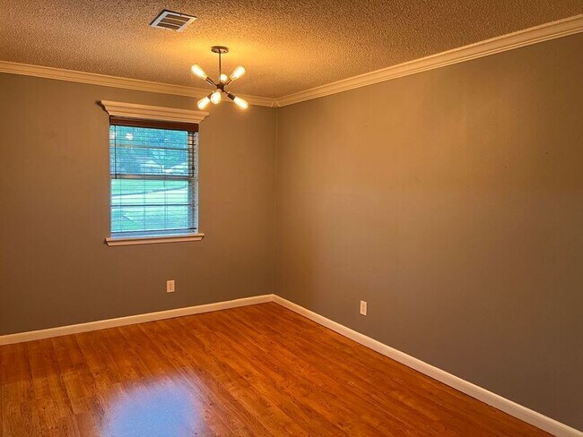 Foto del edificio - 903 Bristol Dr