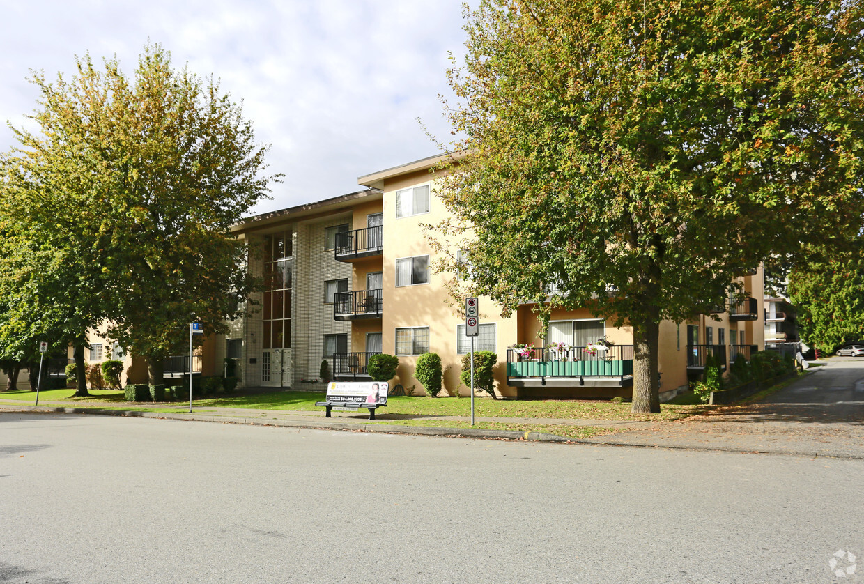 Primary Photo - Sherwood Apartments