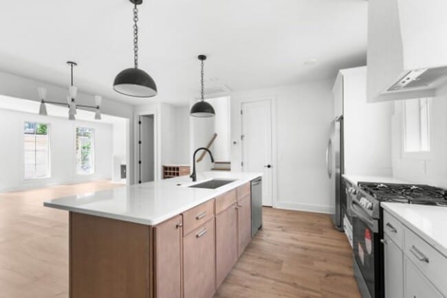 Building Photo - 1814 Stewart Pl