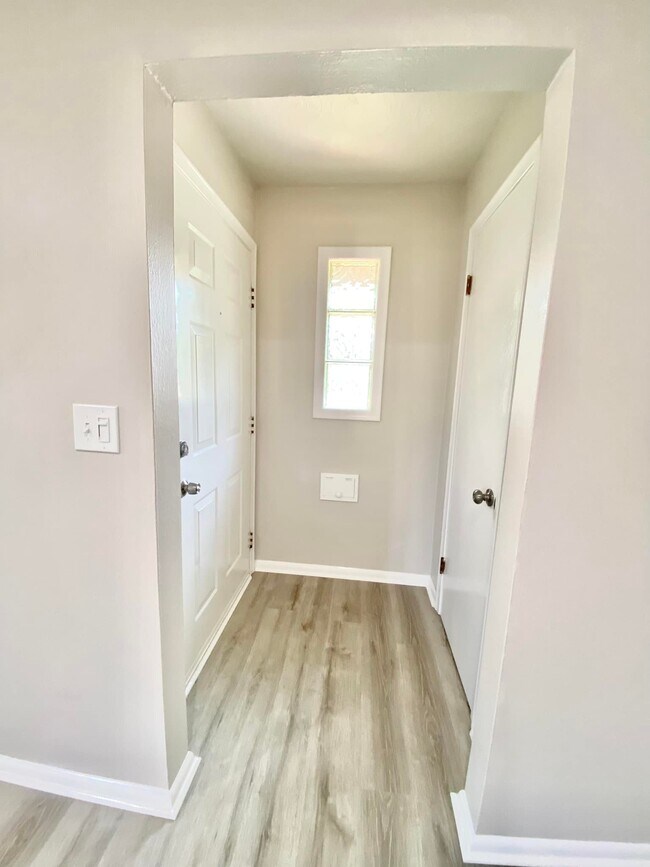 Entry Way - 1213 Margaret St
