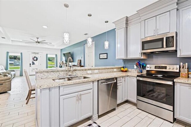 Building Photo - 204 Shadow Mountain Dr