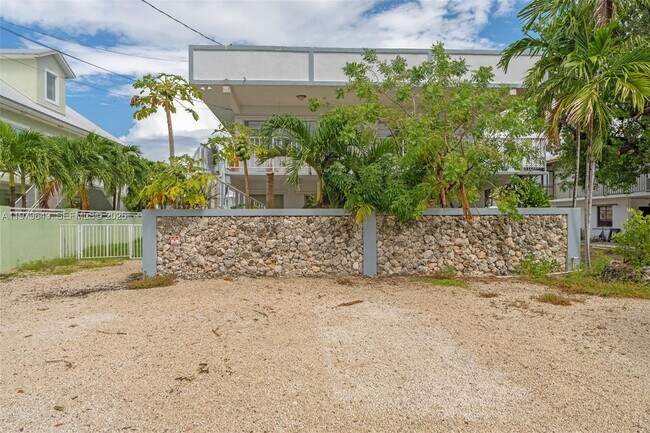 Building Photo - 174 Corrine Pl