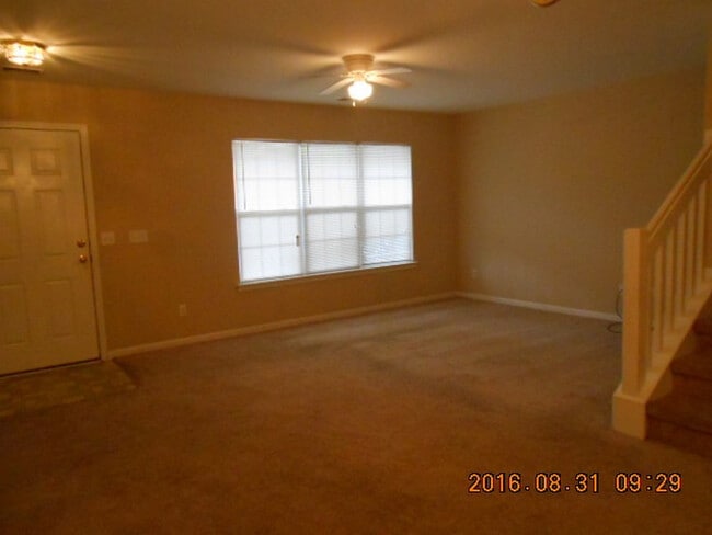 Building Photo - Renovated Three Bedroom Townhome in Townes of Buckwalter