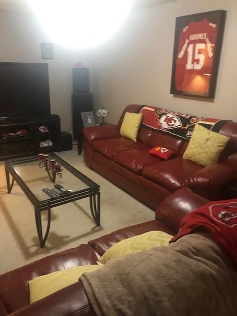 Foto del edificio - 1908 NE Dill Dr, Lees Summit, MO, 64086