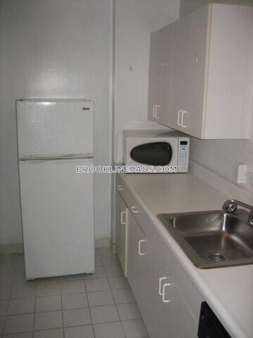 Building Photo - 1440 Beacon St.