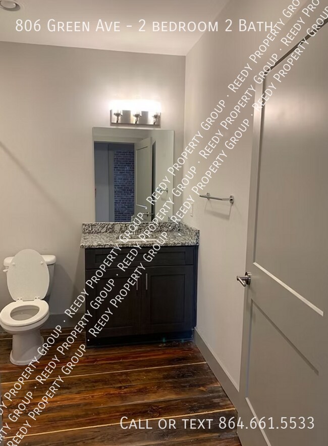 Foto del edificio - 806 Green Ave