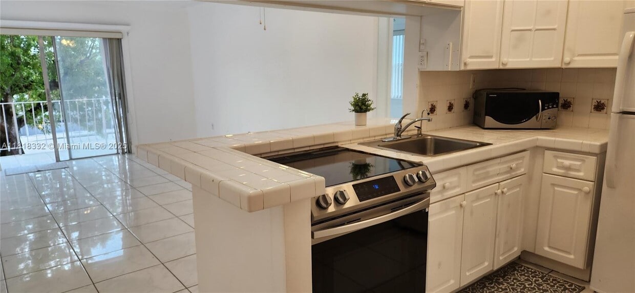 Primary Photo - 6200 W Flagler St