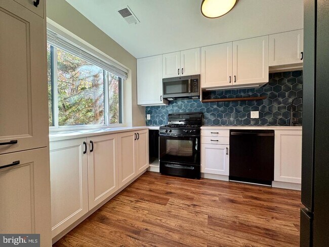 Building Photo - 3885 Steppes Ct