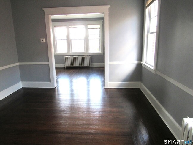Building Photo - 116 Elm St