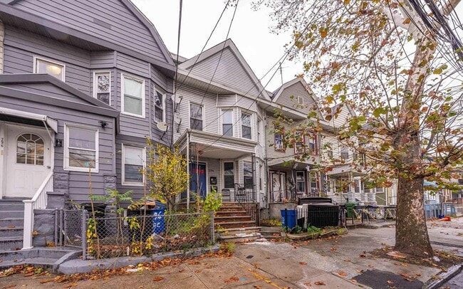 Building Photo - 294 Ege Ave