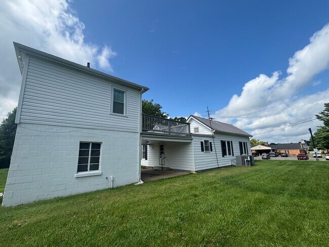 Foto del edificio - Your perfect 4-bed / 2-beth home in Elizabethton awaits! $2400