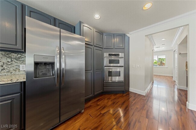 Foto del edificio - 144 E Robindale Rd