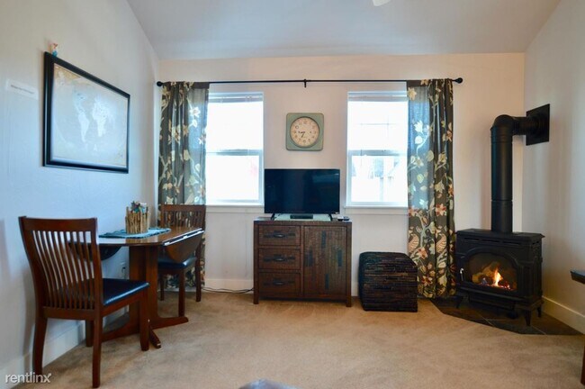 Building Photo - 2 br, 1 bath Duplex - 328 North Hanley Avenue