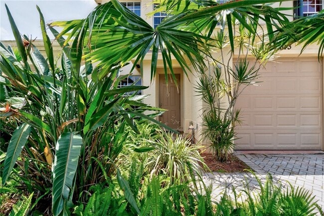 Building Photo - 9943 E Villa Cir